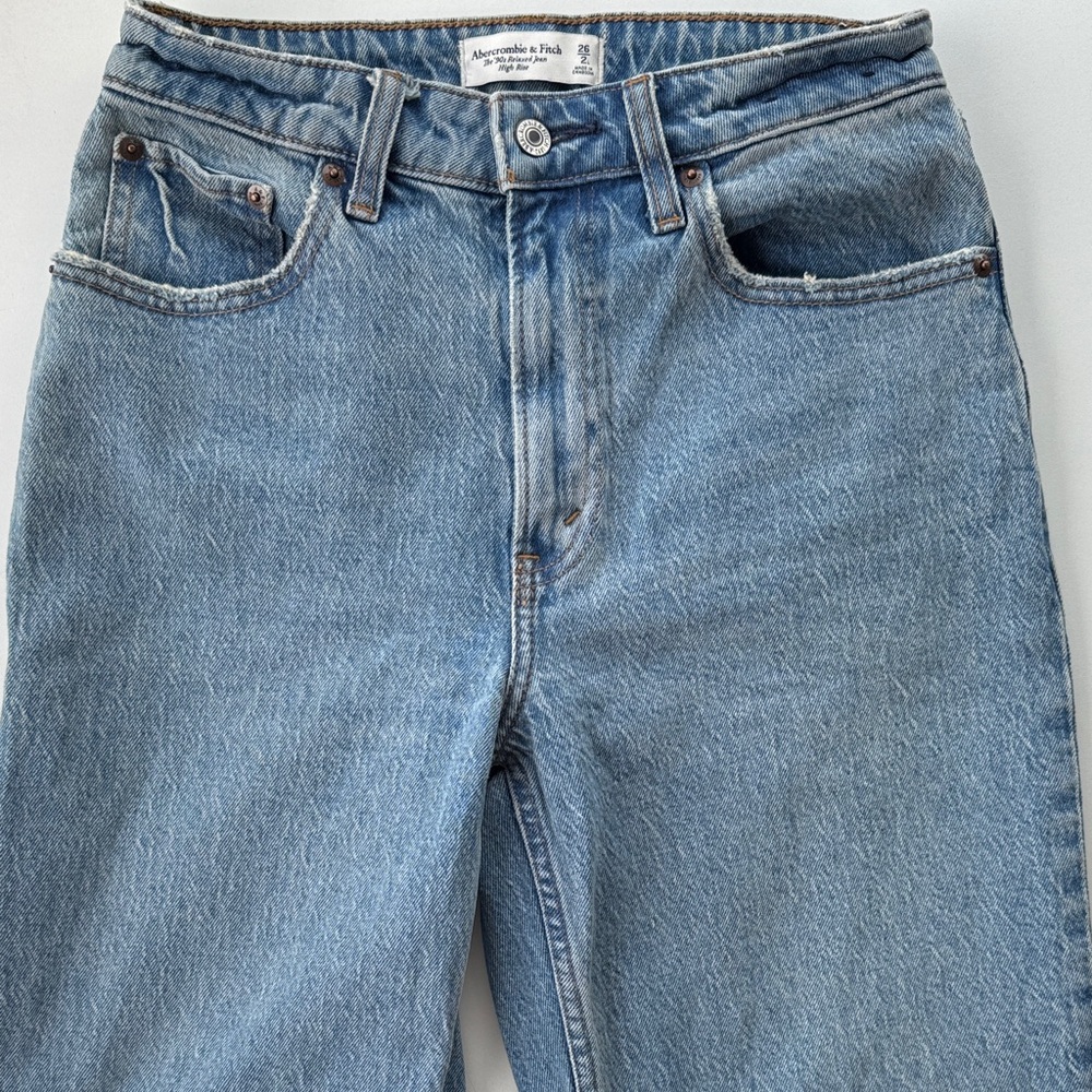 Abercrombie & Fitch Light Blue Relaxed Women's Jeans - Picture 3 of 5